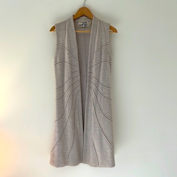 Anthropologie Sweaters - Anthropologie Rosie Neim sweater vest, size xs